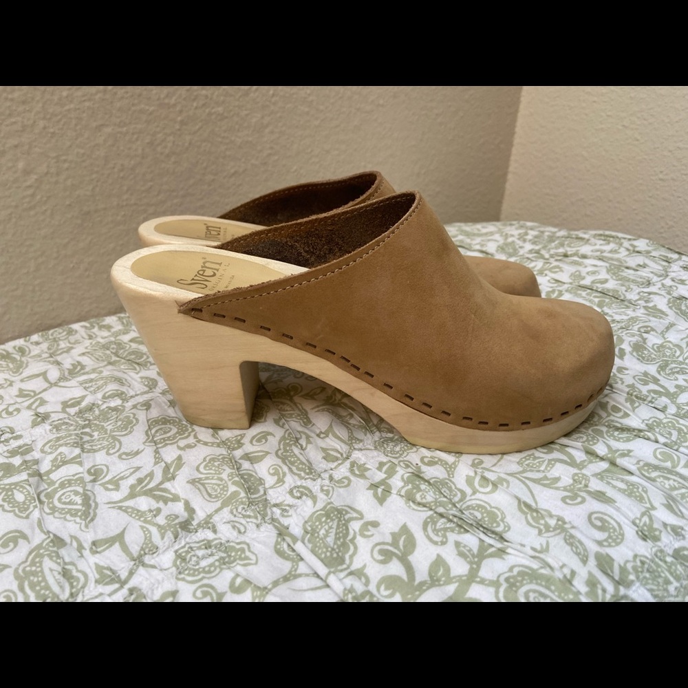 Sven/ No. 6 Plain Jane high heel clogs in a natural tan nubuck leather. Size 39